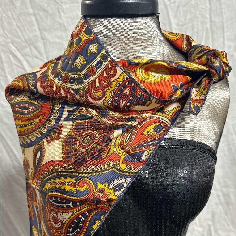 Paisley Print Triangle Scarf - Multicolor